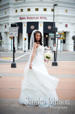Best Maggiano's Orlando wedding photographer - Sandra Johnson (SJFoto.com)